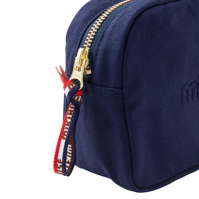 ロゴ刺しゅう入りポーチ