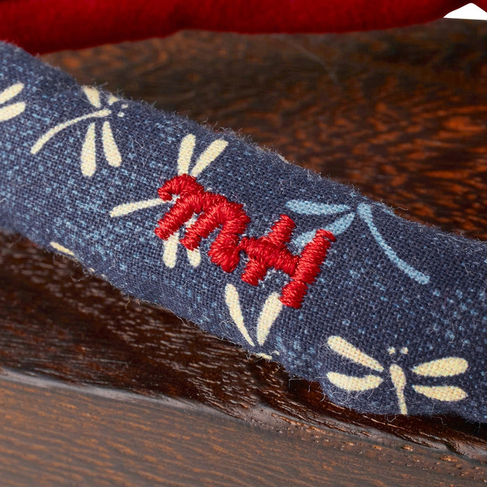 蜻蜓圖案丁字褲的烤堵塞