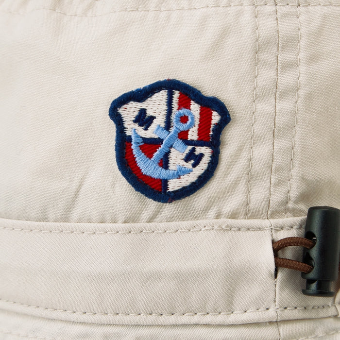 [仅Web]带阳光的紫外线保护帽和袜子