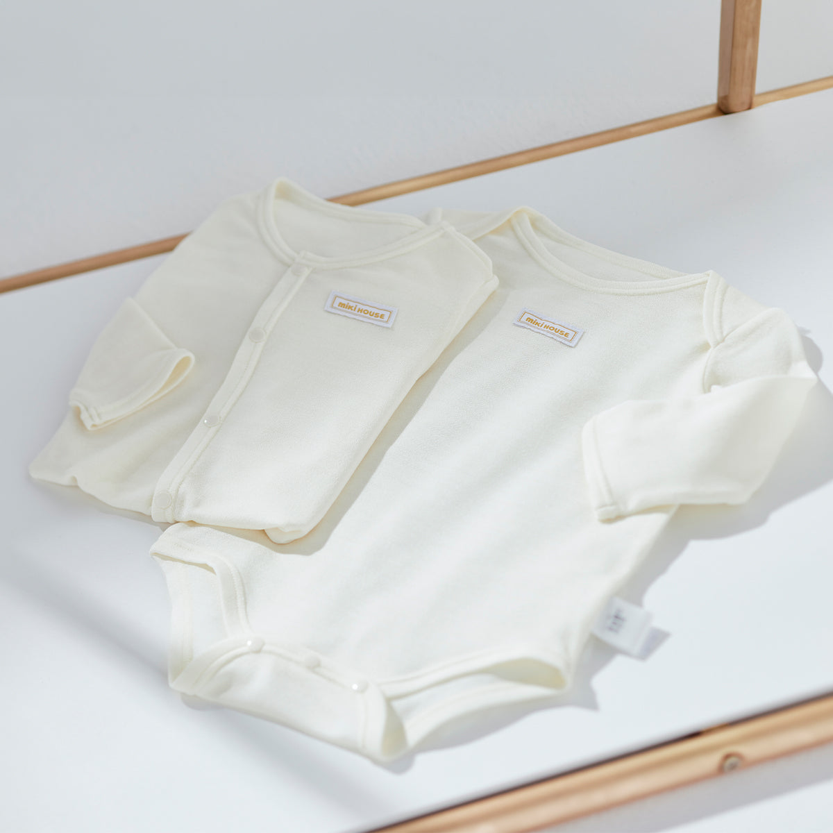 [金标签]丝绸铣削长袖身体衬衫