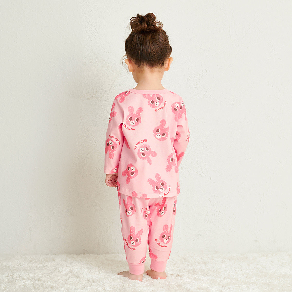 배꼽 랩이있는 긴 소매 잠옷