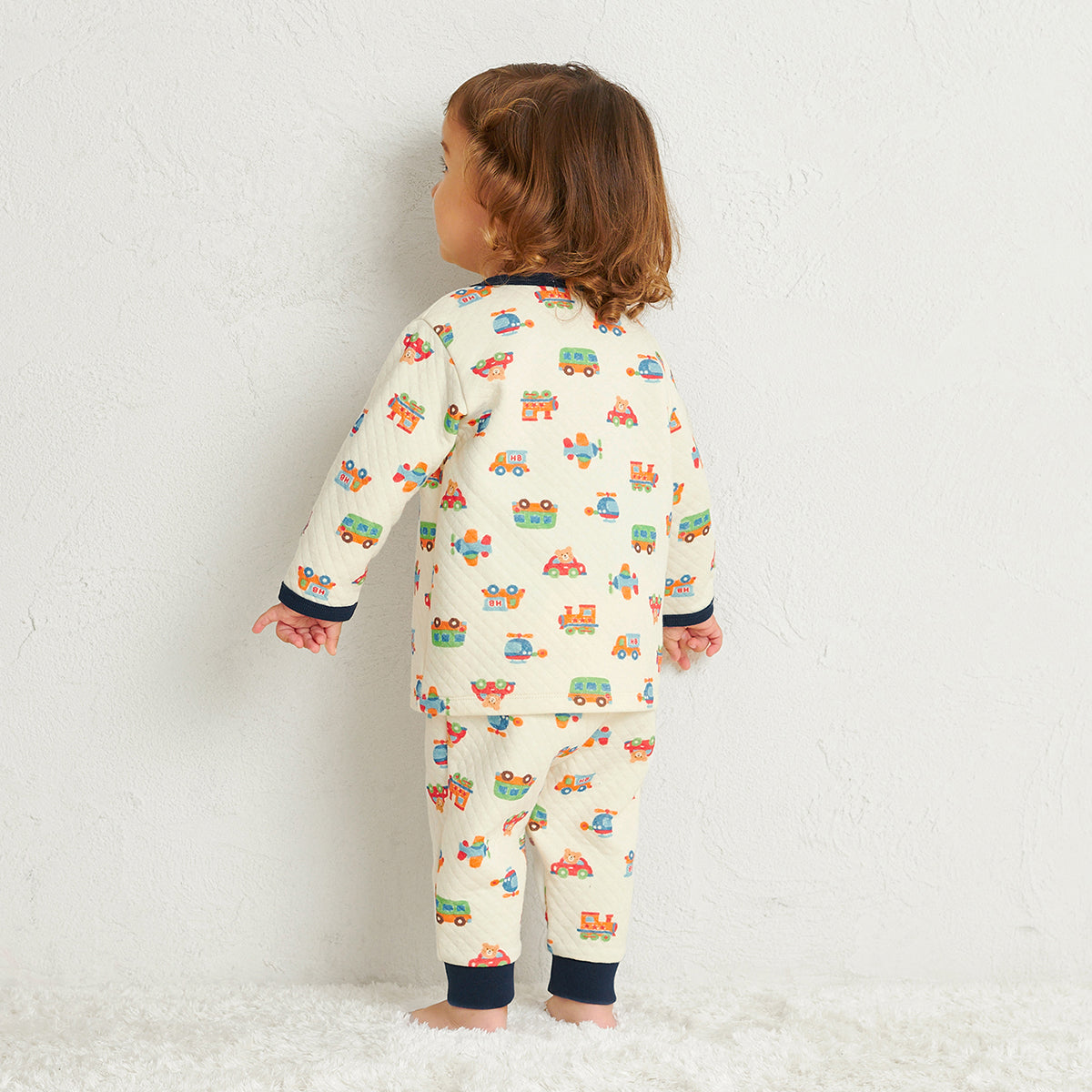 배꼽 랩이있는 긴 소매 잠옷