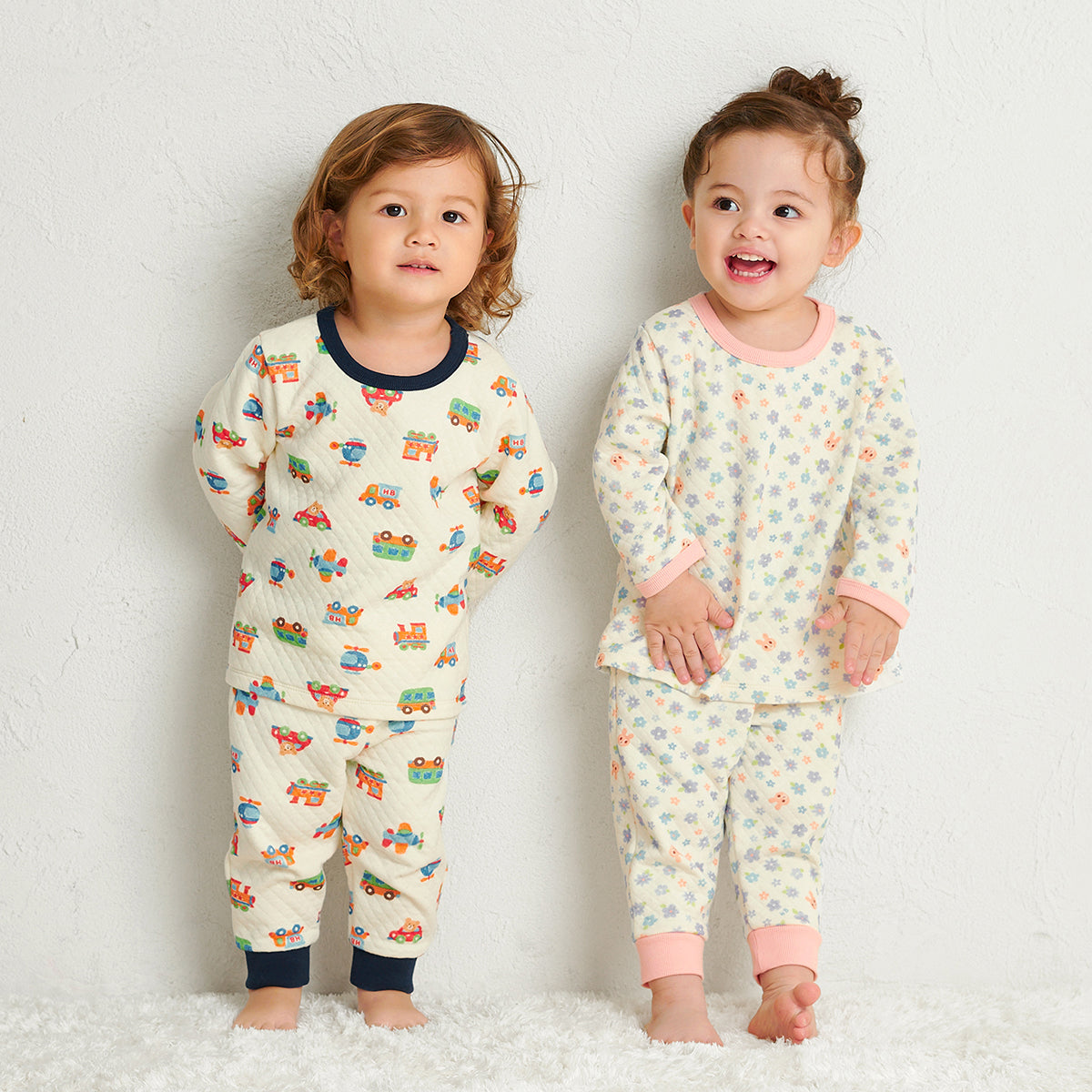 배꼽 랩이있는 긴 소매 잠옷