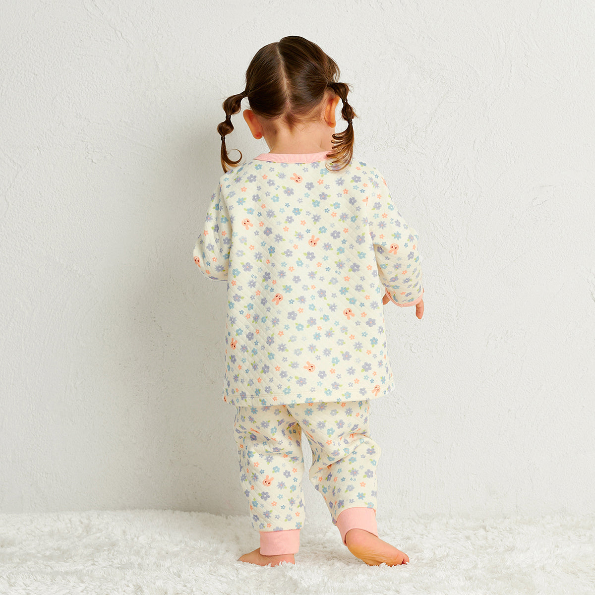 배꼽 랩이있는 긴 소매 잠옷