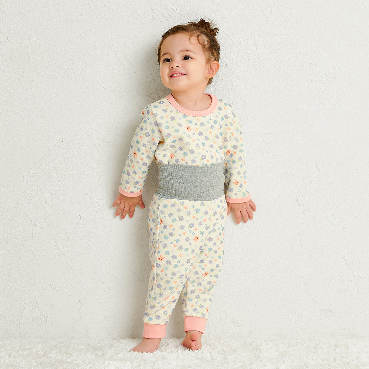 배꼽 랩이있는 긴 소매 잠옷