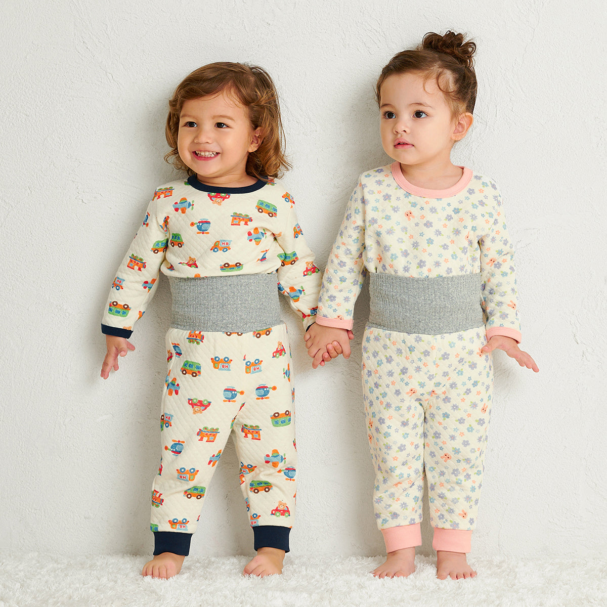 배꼽 랩이있는 긴 소매 잠옷