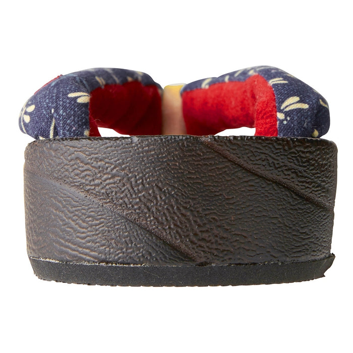 蜻蜓圖案丁字褲的烤堵塞