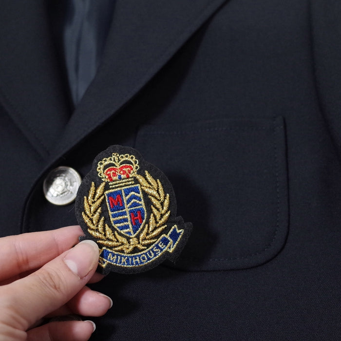 ウール素材の三つボタンジャケット