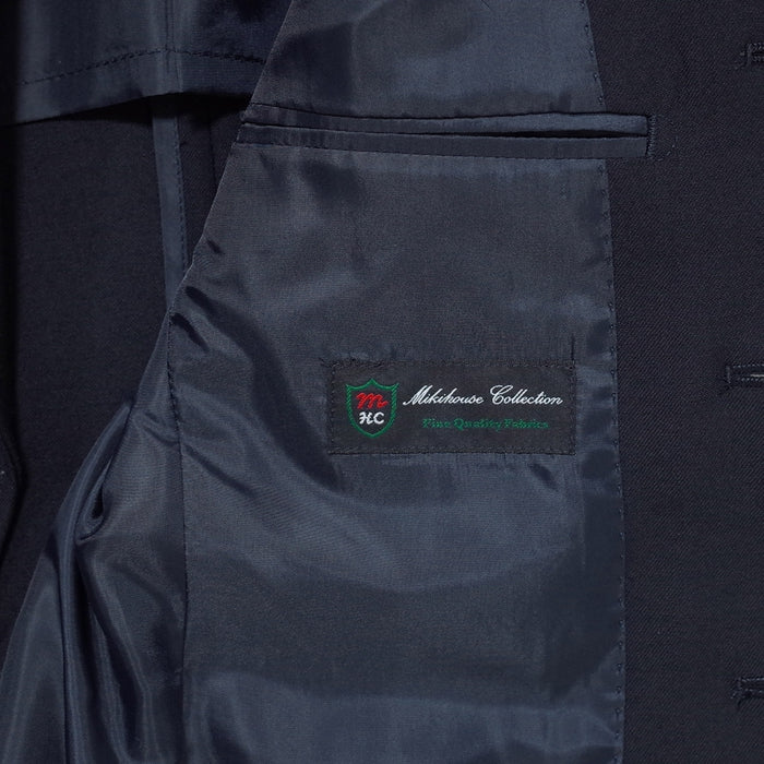 ウール素材の三つボタンジャケット